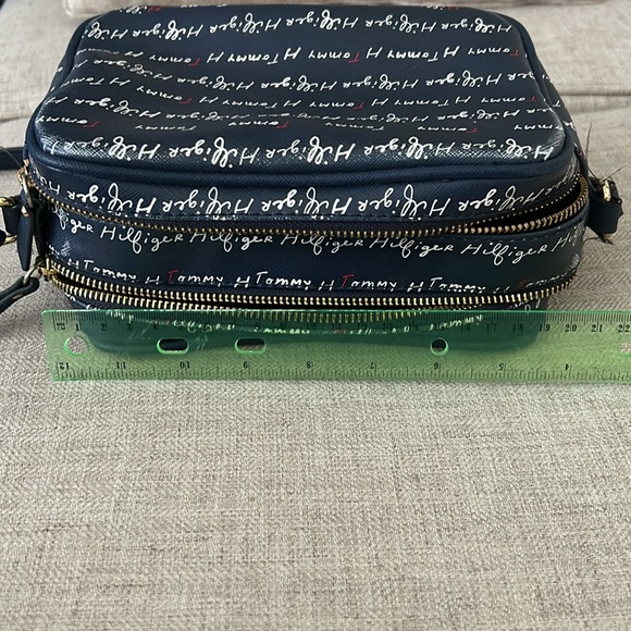 Tommy Hilfiger crossbody purse - Picture 10 of 12